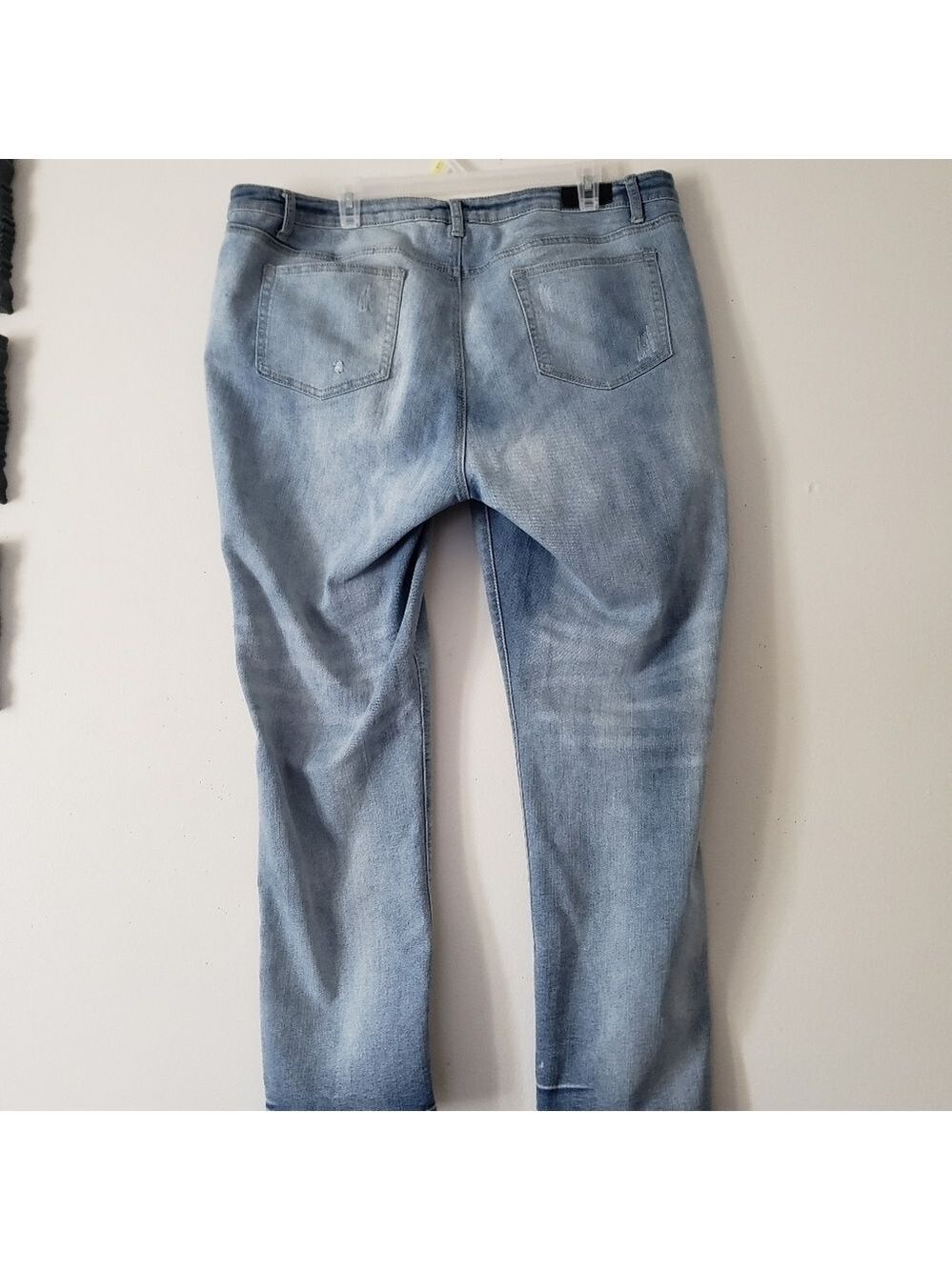 Lot18 Medium Distressed Jeans - Picture 2 of 6